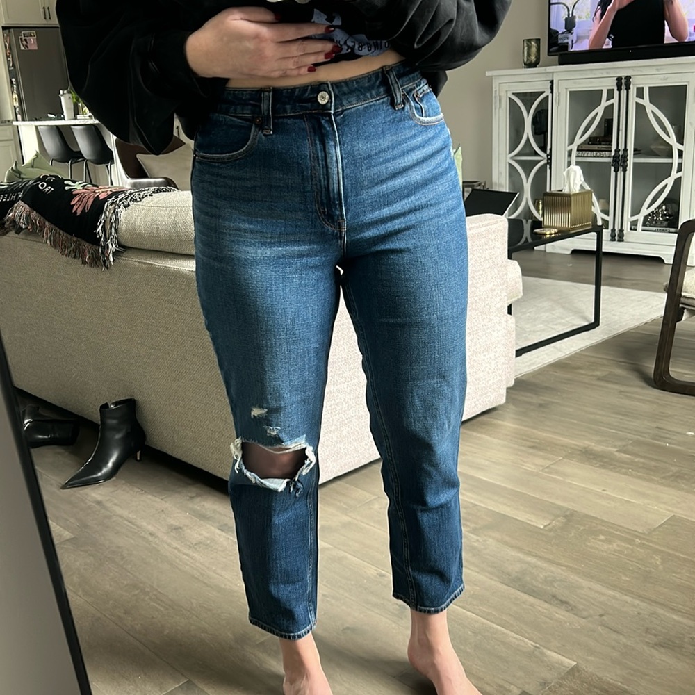 Abercrombie the mom high rise curve love jeans size 28/6 ankle length